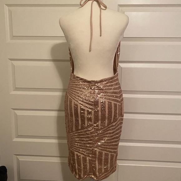 Gold deep V / Backless Sequin Dress - Picture 4 of 7